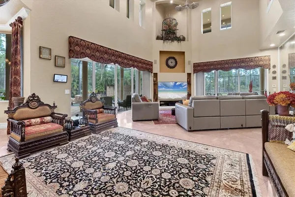 a view of a livingroom with furniture