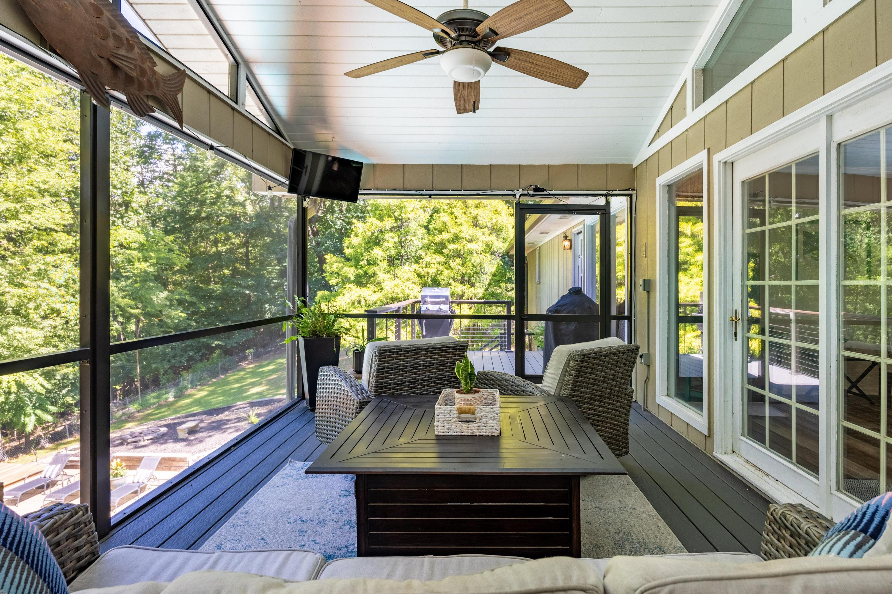5311 Fairview Road Hixson, TN 37343 - Photo 9 of 40 Upper Back Deck