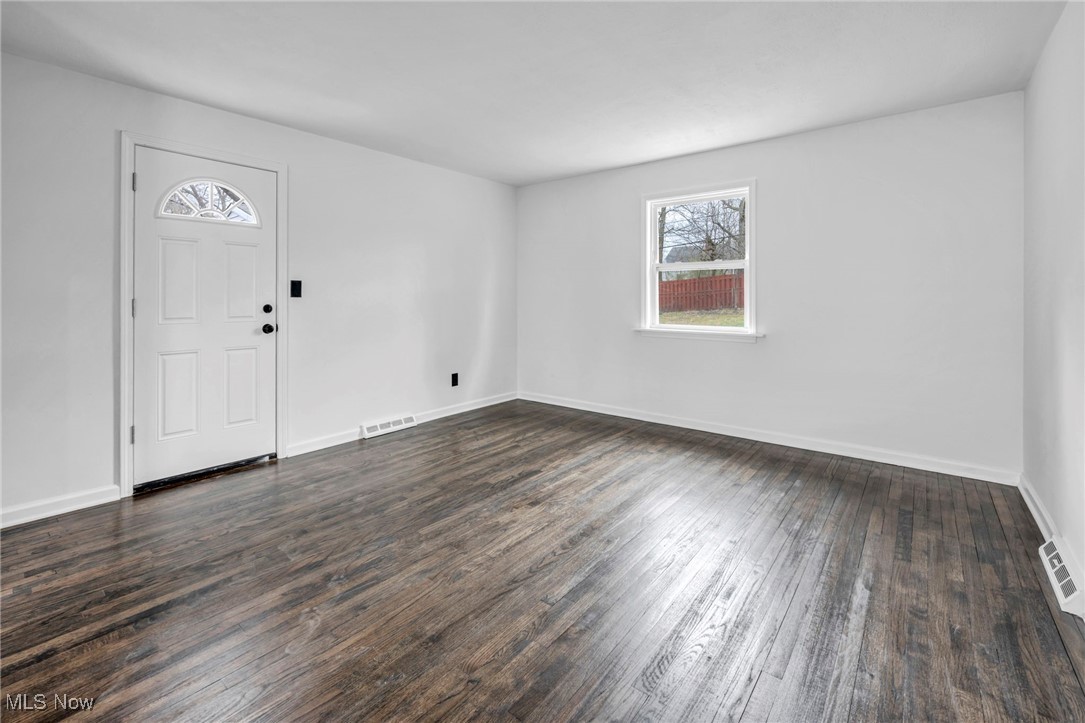 4878 Westbourne Road Cleveland, OH 44124 - Photo 13 of 34