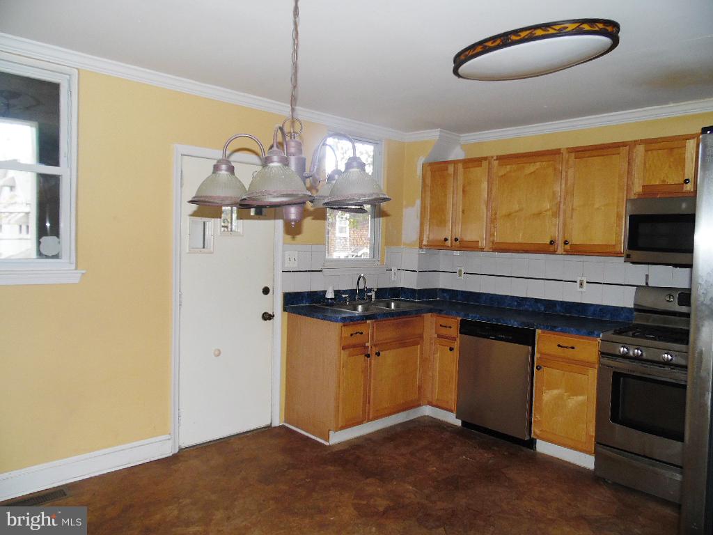 2803 Lawina Road Baltimore, MD 21216 - Photo 7 of 16 interior