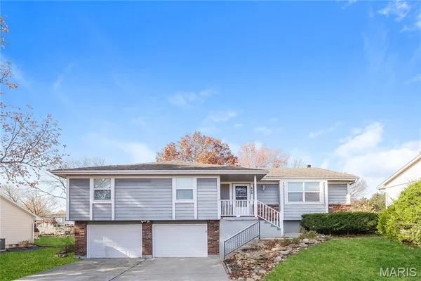 $319,900 | 408 North Washington Street, Raymore, MO 64083