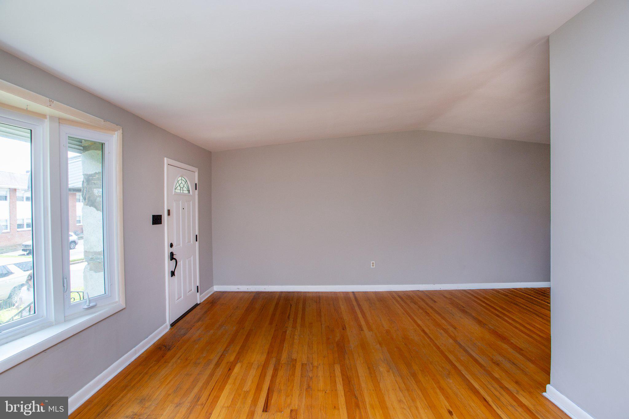 540 Wanamaker Road Jenkintown, PA 19046 - Photo 5 of 40 Spacious room with natural light.
