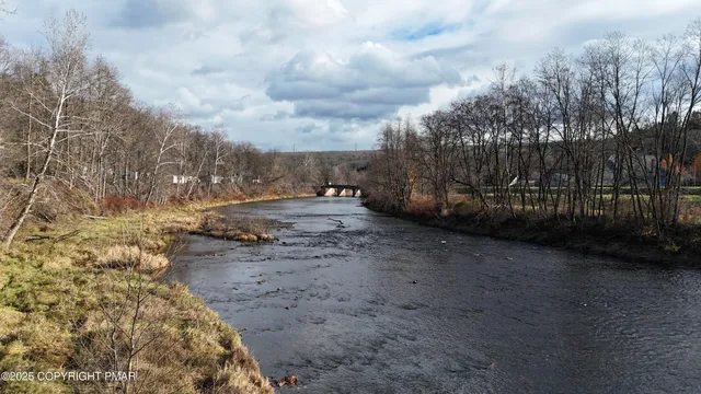 a view of a tennis court