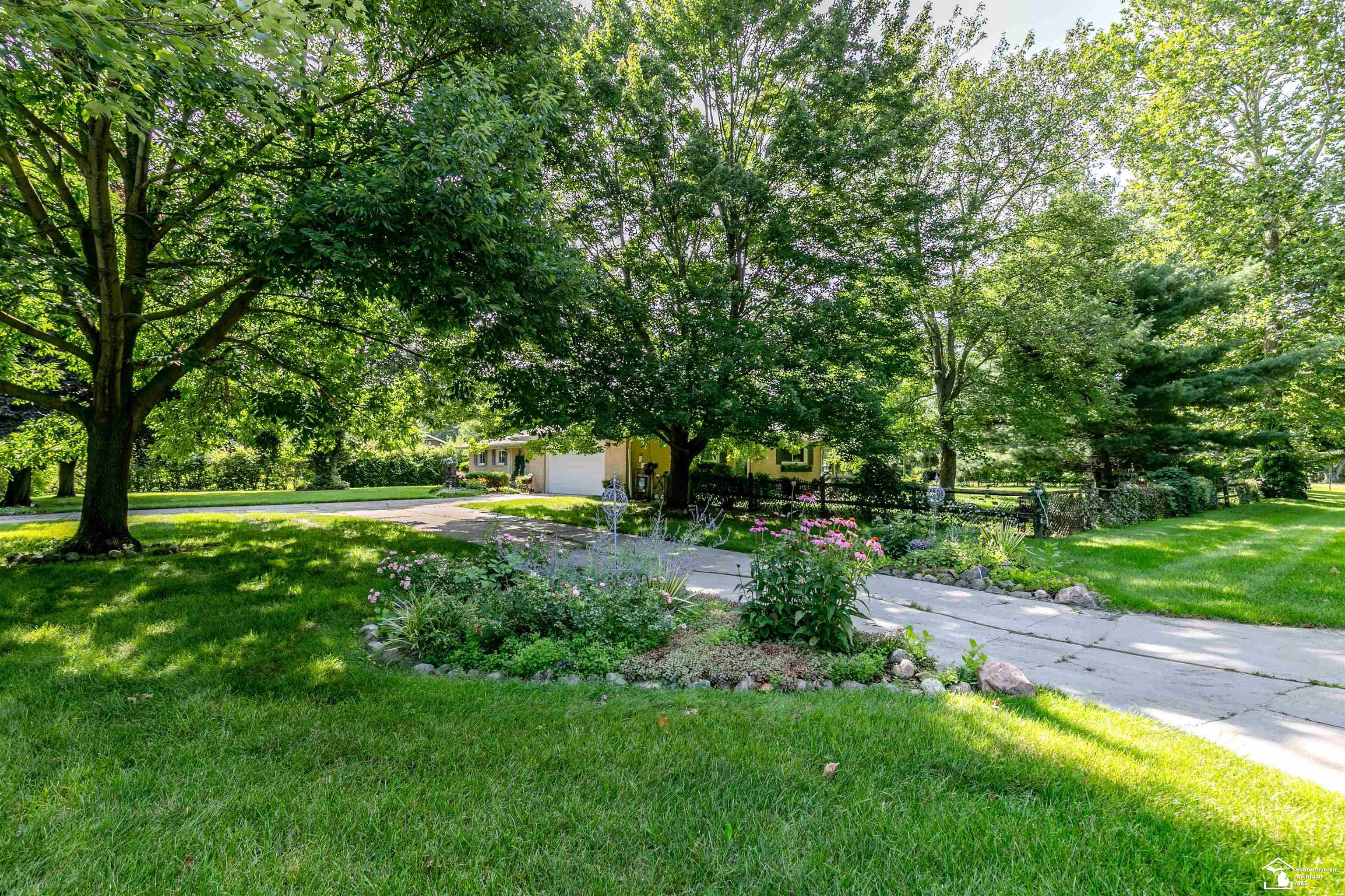 2703 Smith Road Lambertville, MI 48144 - Photo 4 of 39 Gallery Image 4
