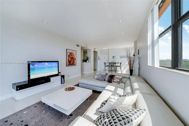 $2,575 | 2450 Northeast 135th Street, Unit 1001, North Miami, FL 33181