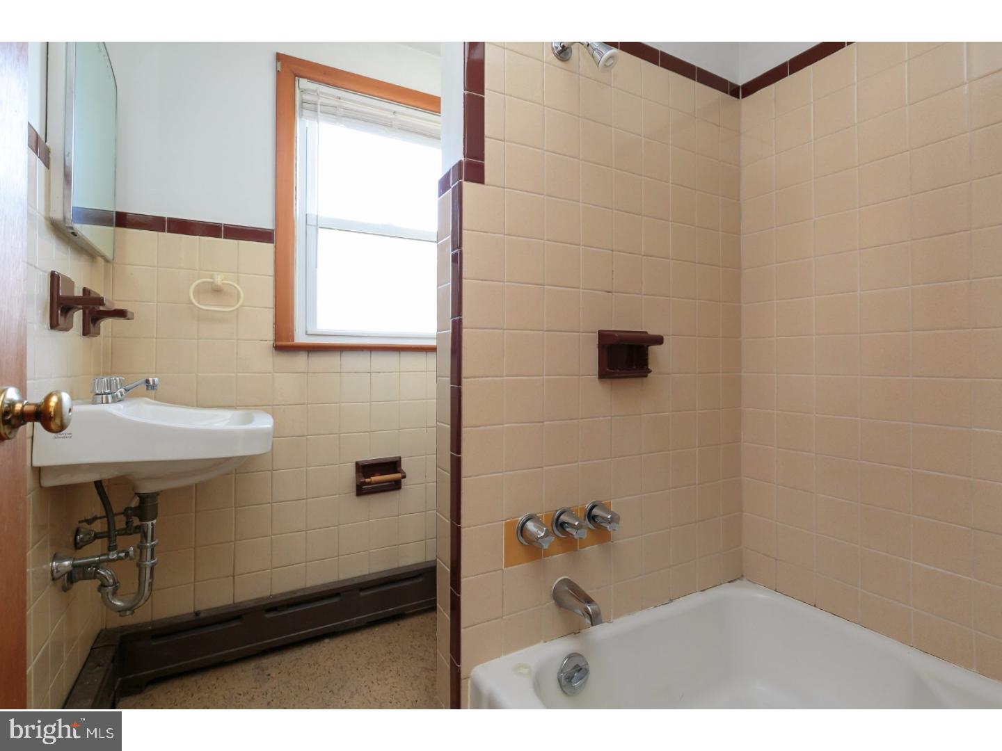 733 North Forklanding Road Maple Shade, NJ 08052 - Photo 20 of 25 Bathroom