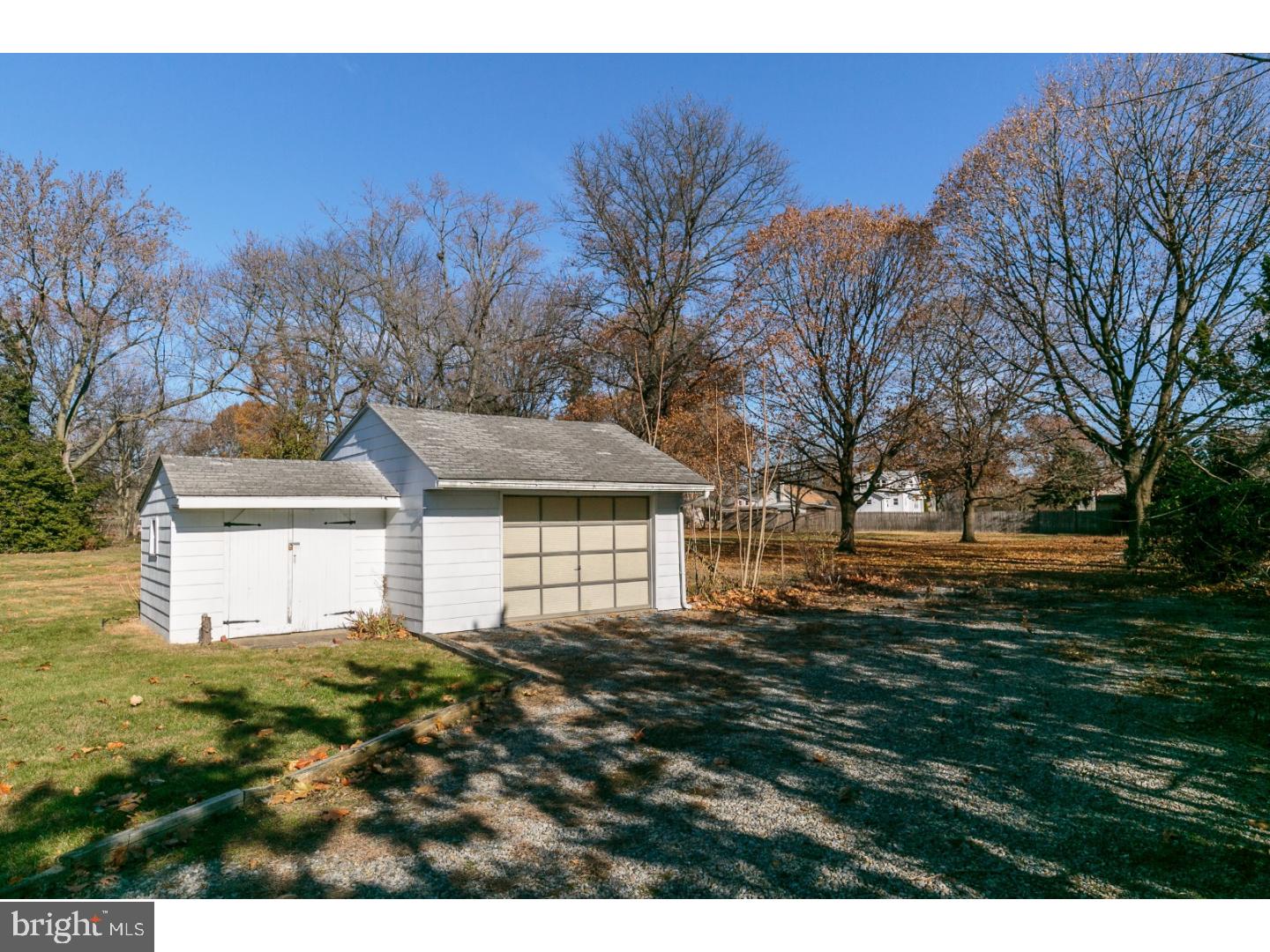 733 North Forklanding Road Maple Shade, NJ 08052 - Photo 23 of 25 Garage