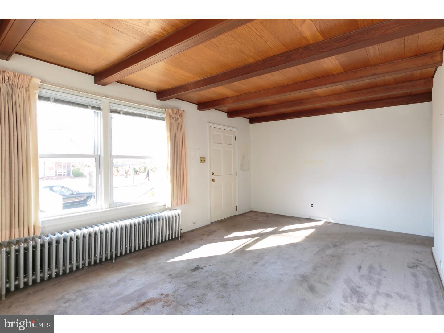 733 North Forklanding Road Maple Shade, NJ 08052 - Photo 6 of 25 Living Room