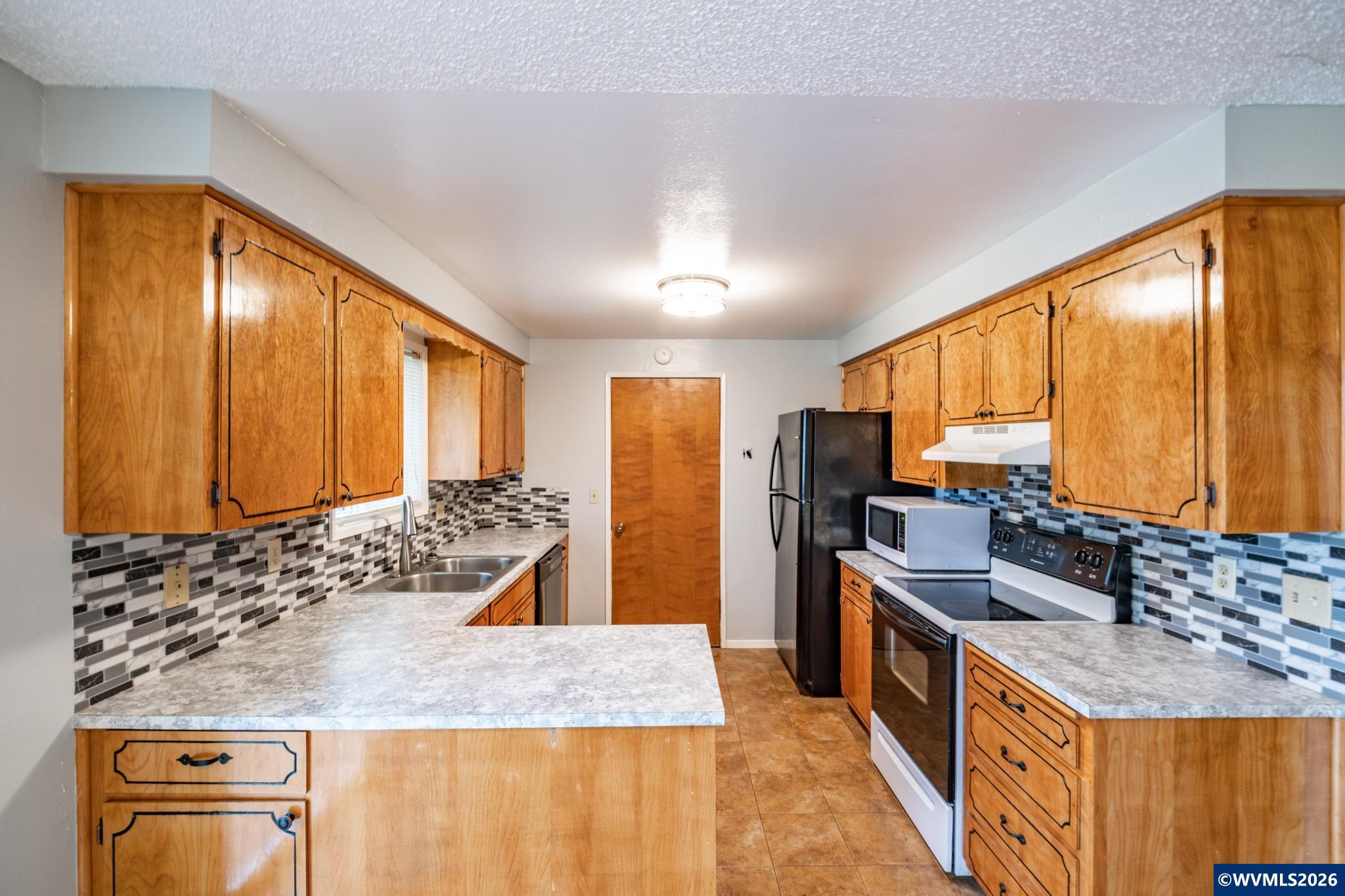 39924 Stayton Scio Road Scio, OR 97374 - Photo 4 of 32
