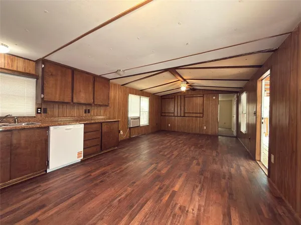$1,200 | 1300 Red Hawk Bay Drive, West Tawakoni, TX 75474