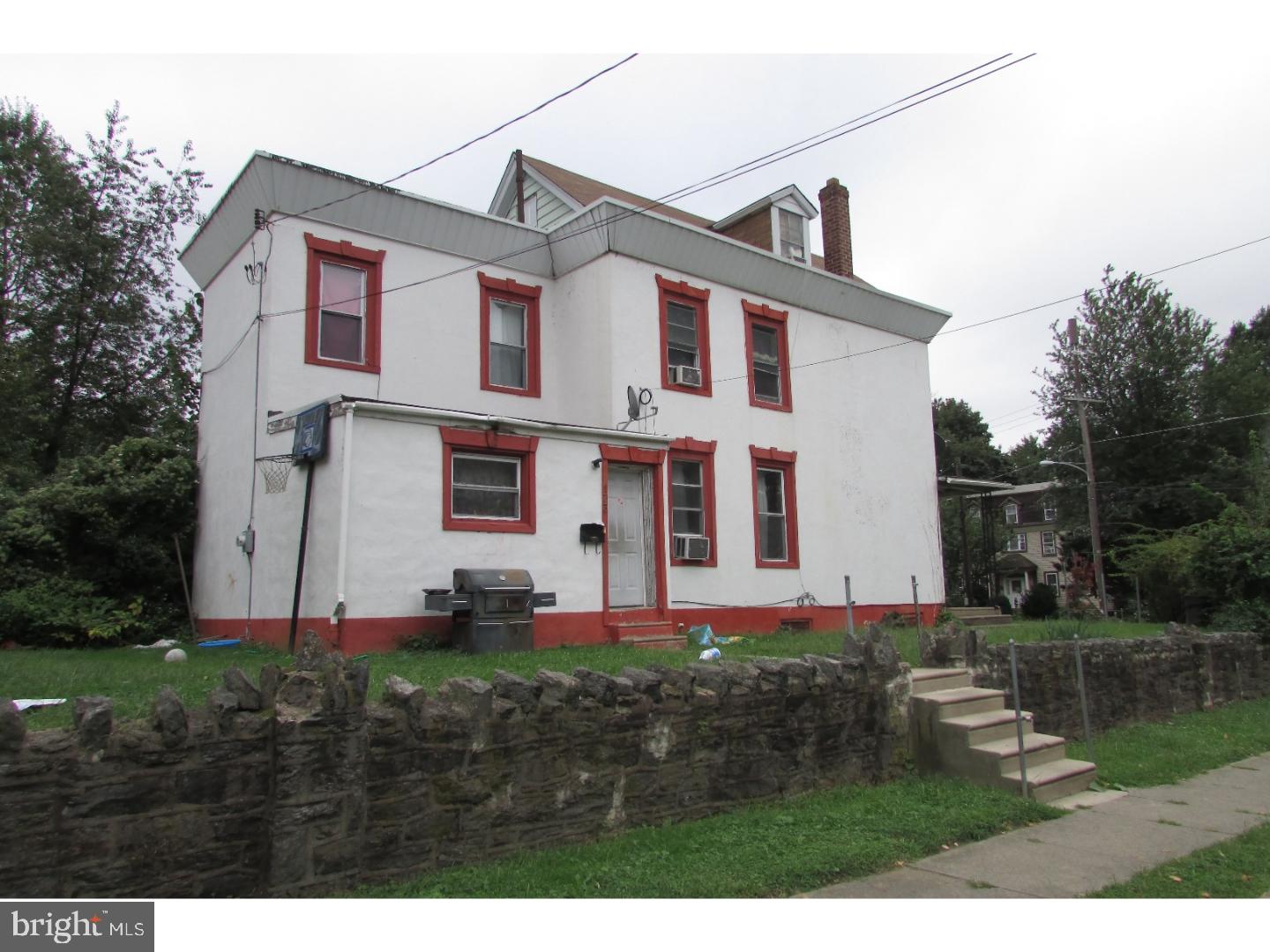 173 West Tabor Road Philadelphia, PA 19120 - Photo 4 of 11 Exterior Side