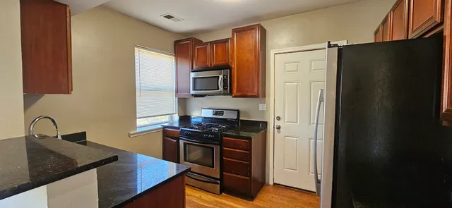 $1,400 | 48 North Menard Avenue, Unit 3B, Chicago, IL 60644