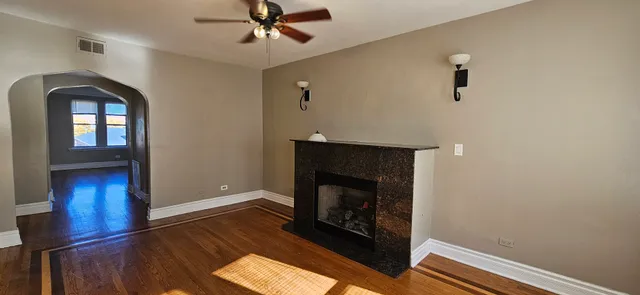 $1,400 | 48 North Menard Avenue, Unit 3B, Chicago, IL 60644