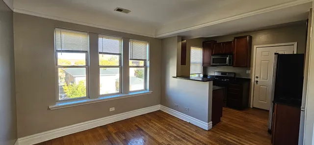 $1,400 | 48 North Menard Avenue, Unit 3B, Chicago, IL 60644