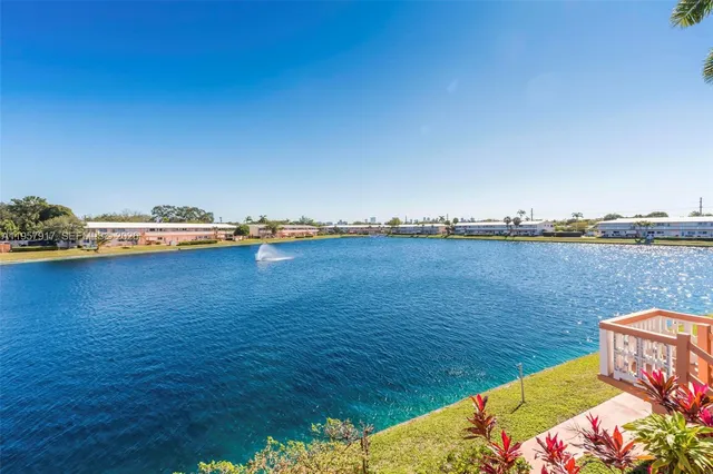 $125,000 | 901 Southwest 11th Avenue, Unit 17H, Hallandale Beach, FL 33009