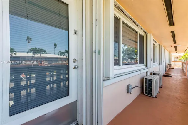$125,000 | 901 Southwest 11th Avenue, Unit 17H, Hallandale Beach, FL 33009