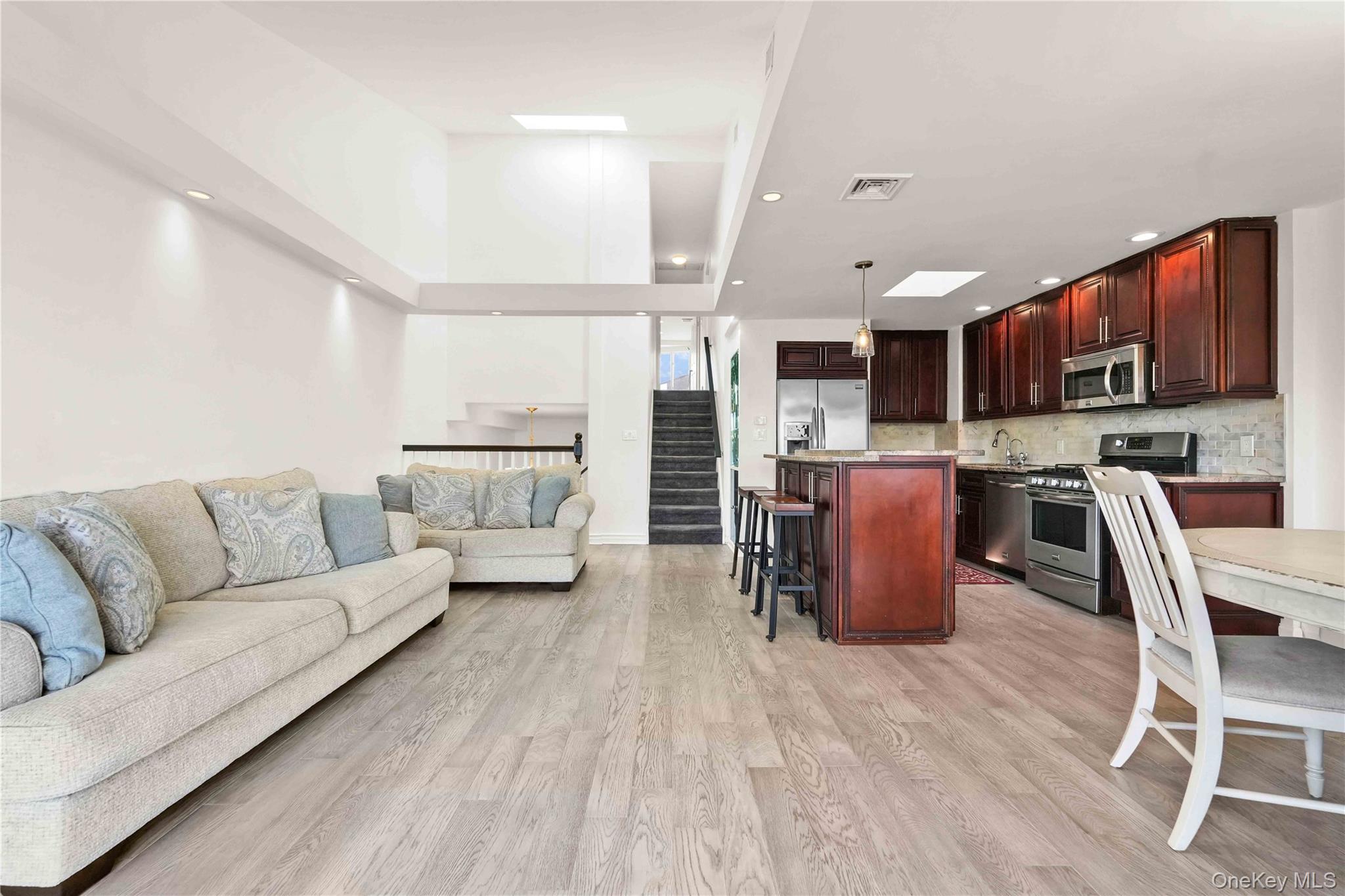 120-09 Riviera Court, Unit 10B Queens, NY 11356 - Photo 5 of 37