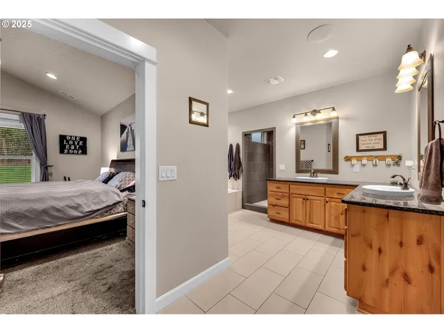 a en suite bathroom with sink and mirror