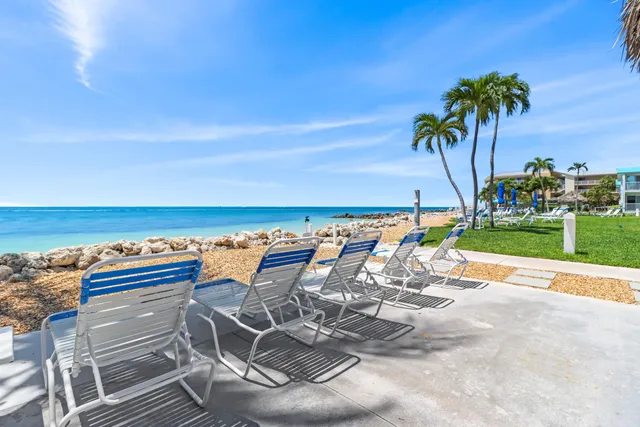 $375,000 | 1101 West Ocean Drive, Unit 15, Key Colony Beach, FL 33051