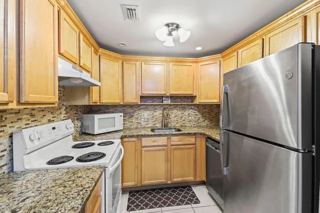 $375,000 | 1101 West Ocean Drive, Unit 15, Key Colony Beach, FL 33051