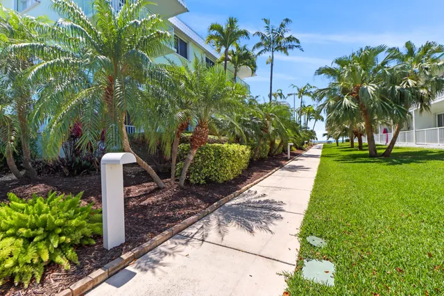$375,000 | 1101 West Ocean Drive, Unit 15, Key Colony Beach, FL 33051