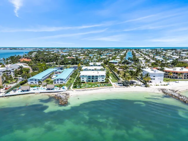 $375,000 | 1101 West Ocean Drive, Unit 15, Key Colony Beach, FL 33051