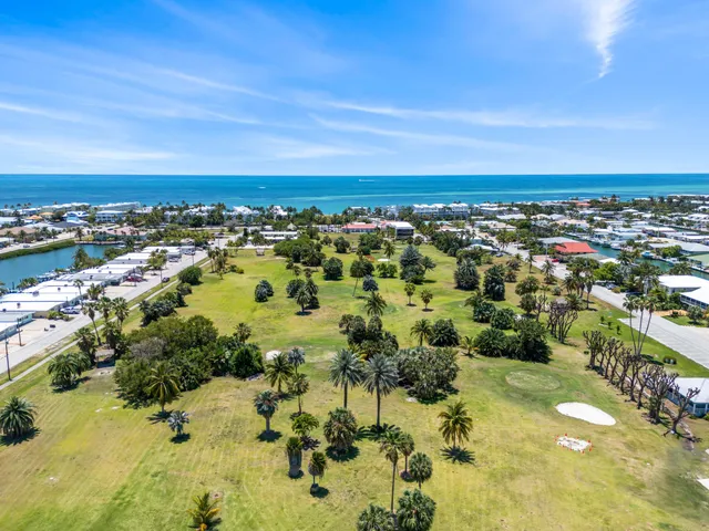 $375,000 | 1101 West Ocean Drive, Unit 15, Key Colony Beach, FL 33051