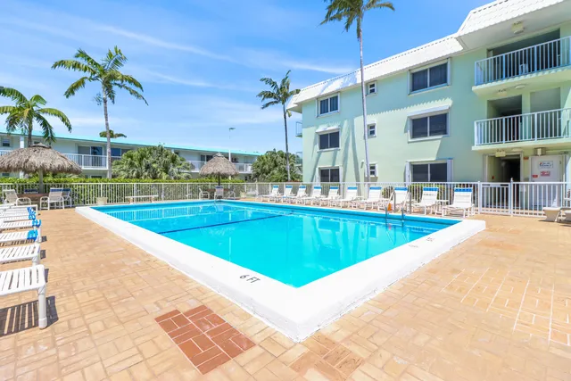 $375,000 | 1101 West Ocean Drive, Unit 15, Key Colony Beach, FL 33051