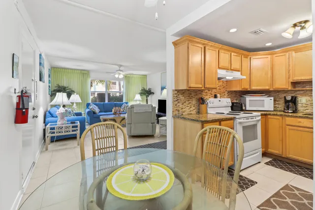 $375,000 | 1101 West Ocean Drive, Unit 15, Key Colony Beach, FL 33051