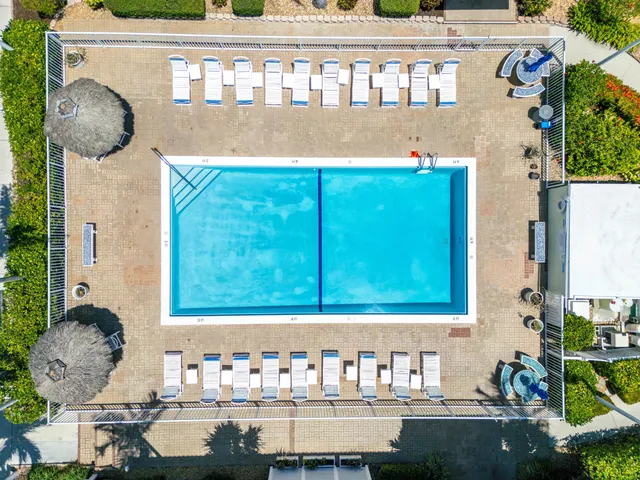 $375,000 | 1101 West Ocean Drive, Unit 15, Key Colony Beach, FL 33051