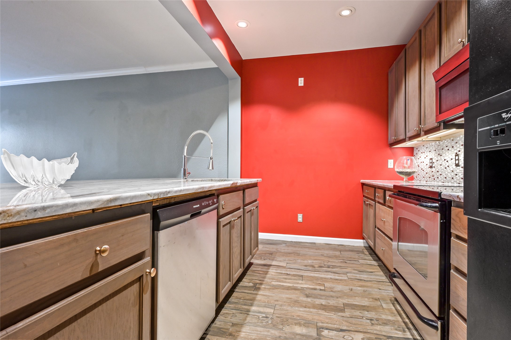 4001 Tanglewilde Street, Unit 404 Houston, TX 77063 - Photo 8 of 25