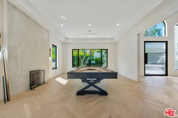 $40,000 | 12001 Crest Court, Beverly Hills, CA 90210