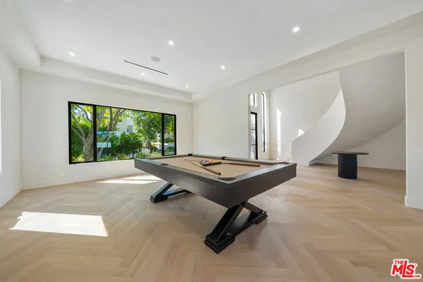 $40,000 | 12001 Crest Court, Beverly Hills, CA 90210