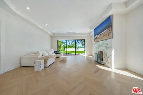 $40,000 | 12001 Crest Court, Beverly Hills, CA 90210