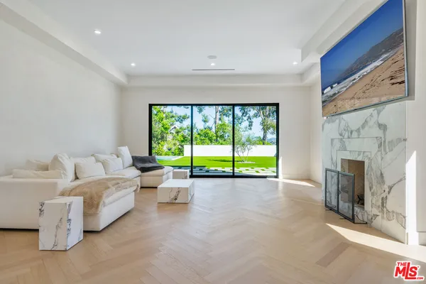 $40,000 | 12001 Crest Court, Beverly Hills, CA 90210