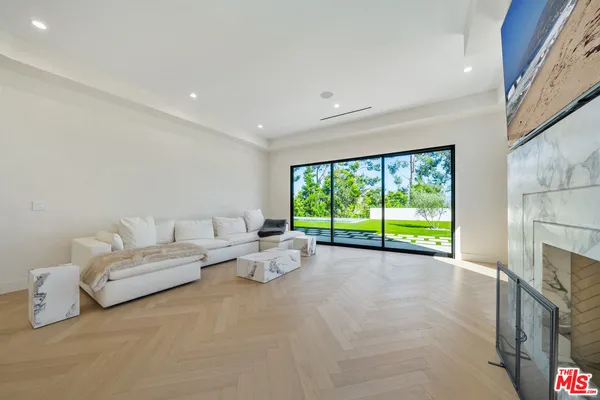 $40,000 | 12001 Crest Court, Beverly Hills, CA 90210