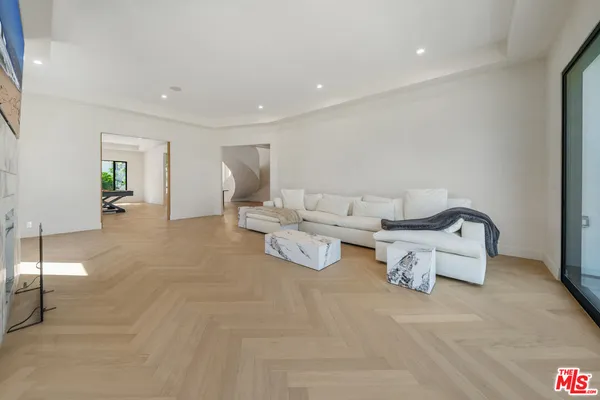 $40,000 | 12001 Crest Court, Beverly Hills, CA 90210