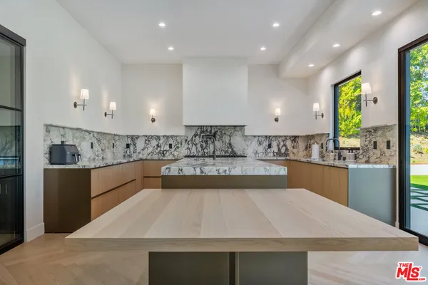 $40,000 | 12001 Crest Court, Beverly Hills, CA 90210