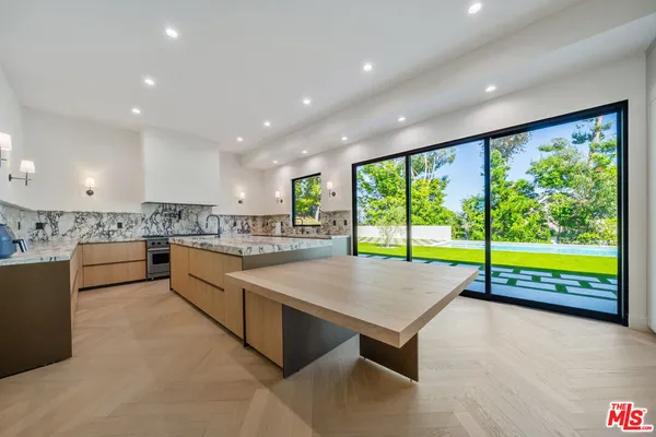 $40,000 | 12001 Crest Court, Beverly Hills, CA 90210