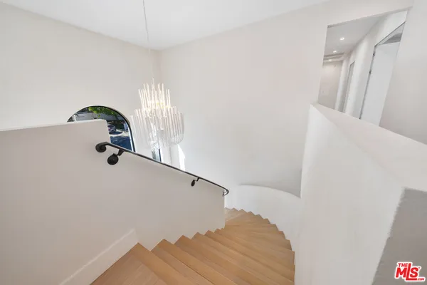 $40,000 | 12001 Crest Court, Beverly Hills, CA 90210