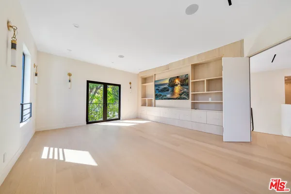 $40,000 | 12001 Crest Court, Beverly Hills, CA 90210