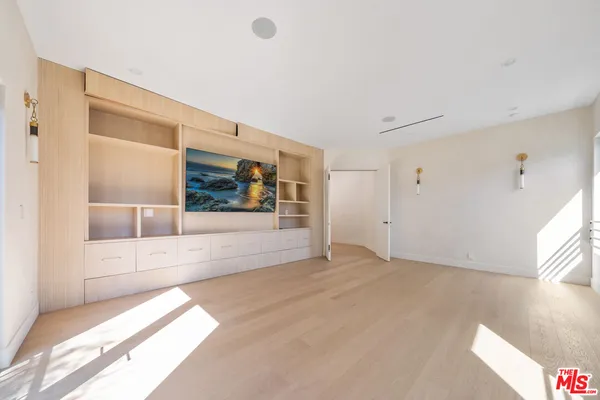 $40,000 | 12001 Crest Court, Beverly Hills, CA 90210