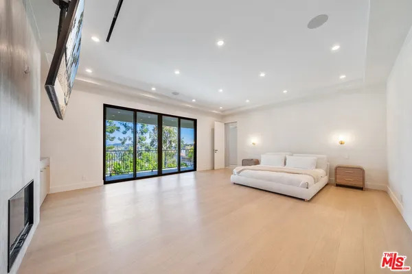 $40,000 | 12001 Crest Court, Beverly Hills, CA 90210