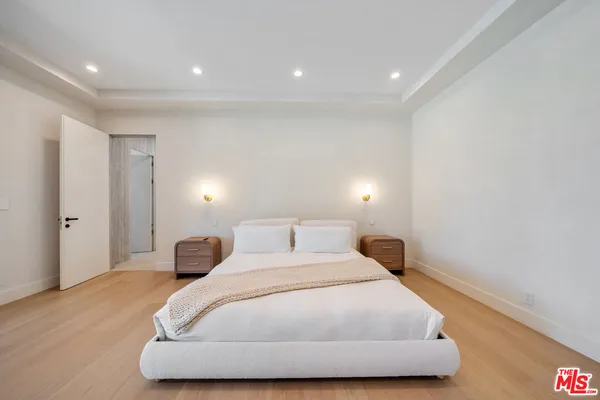 $40,000 | 12001 Crest Court, Beverly Hills, CA 90210