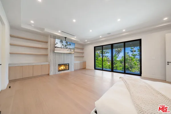 $40,000 | 12001 Crest Court, Beverly Hills, CA 90210