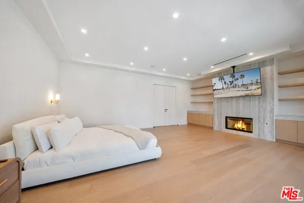 $40,000 | 12001 Crest Court, Beverly Hills, CA 90210