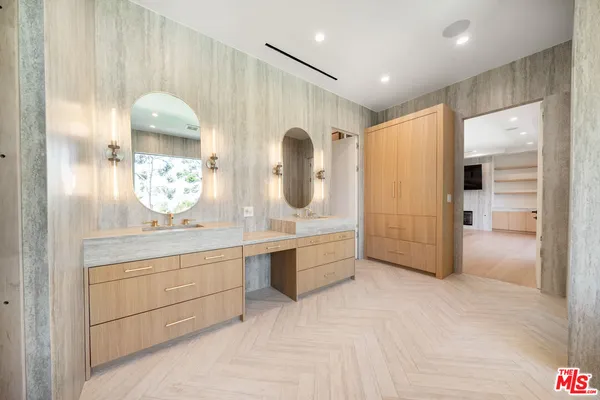 $40,000 | 12001 Crest Court, Beverly Hills, CA 90210