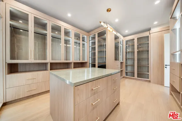 $40,000 | 12001 Crest Court, Beverly Hills, CA 90210