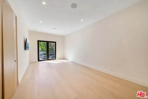 $40,000 | 12001 Crest Court, Beverly Hills, CA 90210