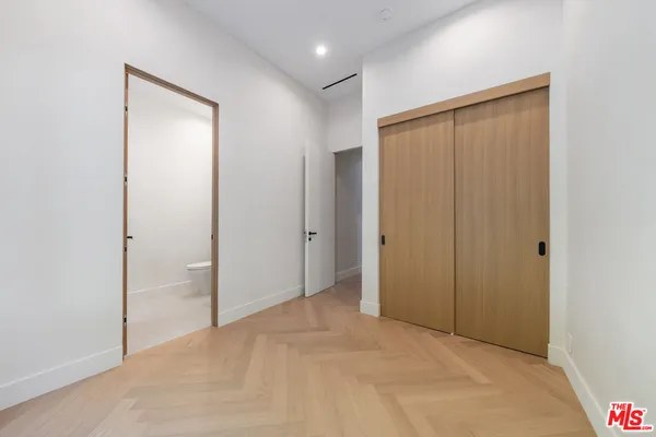 $40,000 | 12001 Crest Court, Beverly Hills, CA 90210